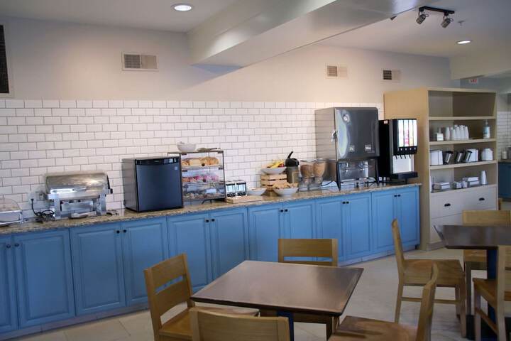Breakfast area