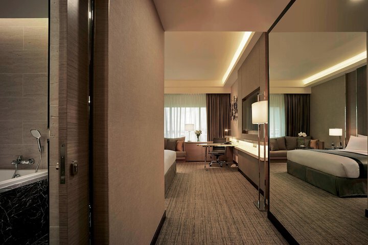 Room 21 of 83