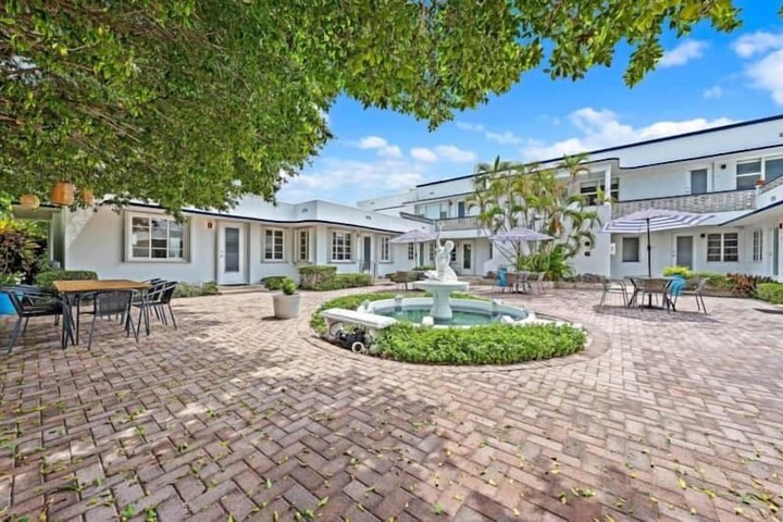 Hotel Exterior 108 of 115