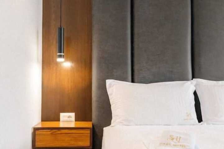 Room 52 of 140