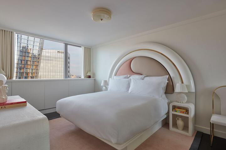 Room 18 of 214