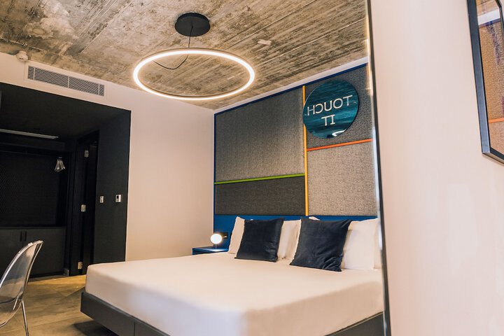 Room 26 of 62
