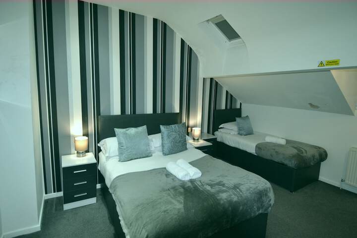Room 12 of 105