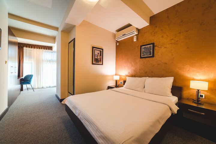 Room 15 of 53