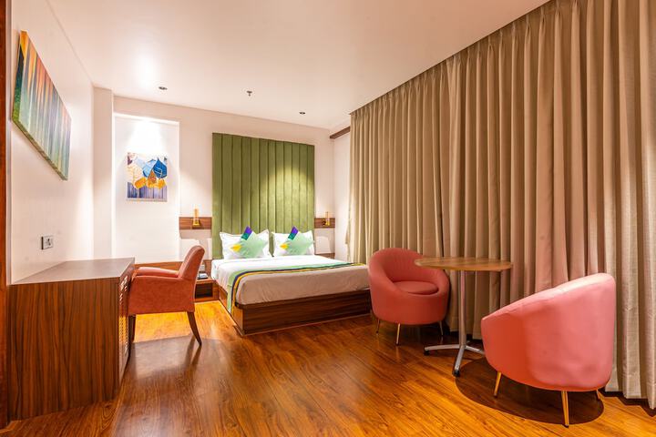 Room 35 of 60