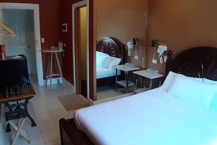 Room 5 of 16