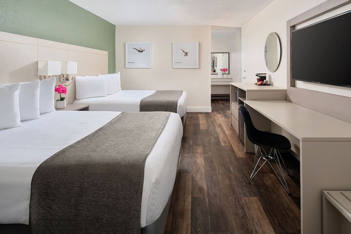 2 Queen Beds (7 of 21)