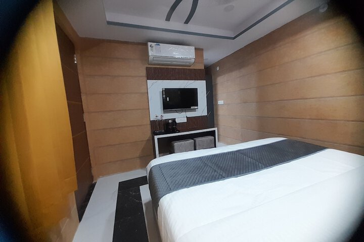Room 14 of 32