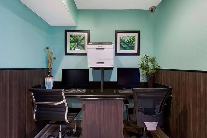 Business Center 29 of 31