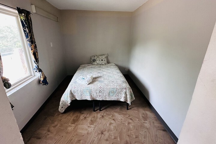 Room 10 of 11