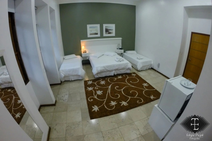Room 7 of 12