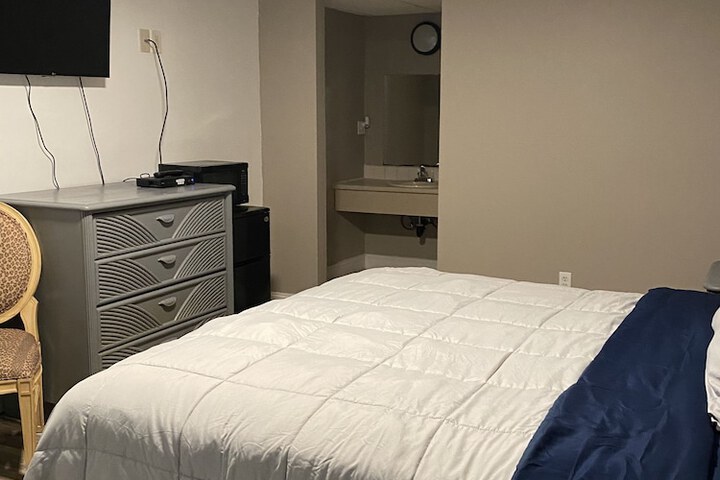Room 3 of 12