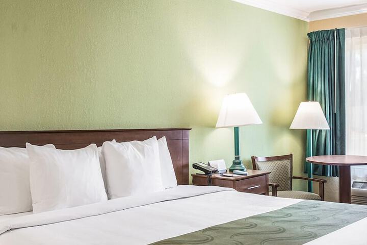 1 Double Bed Accessible (5 of 12)