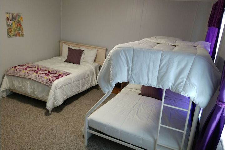 1 Queen Bed (1 of 15)