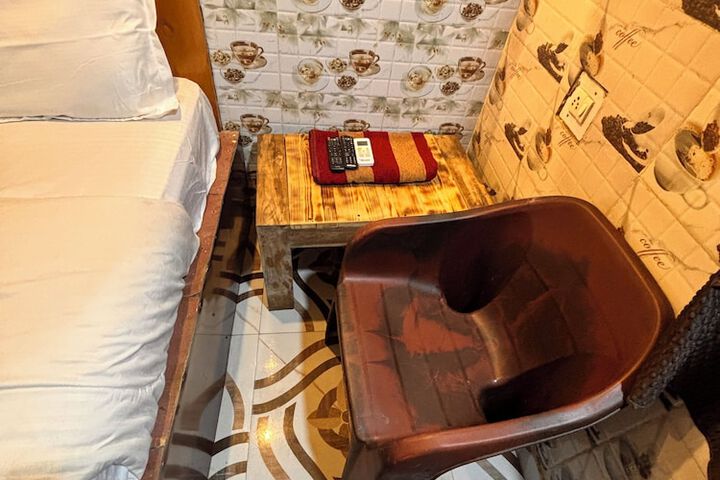 Room 16 of 30