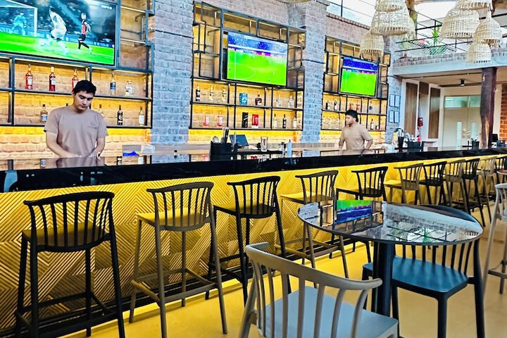 Lounge 67 of 72