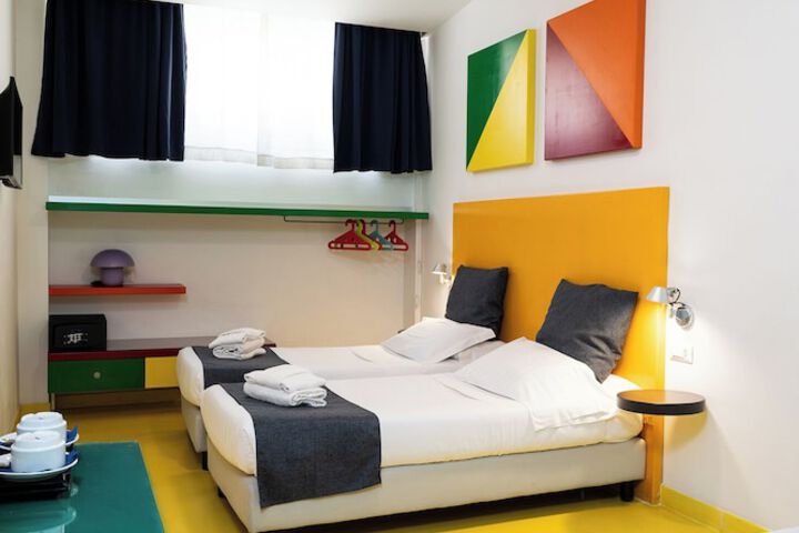 Room 87 of 144
