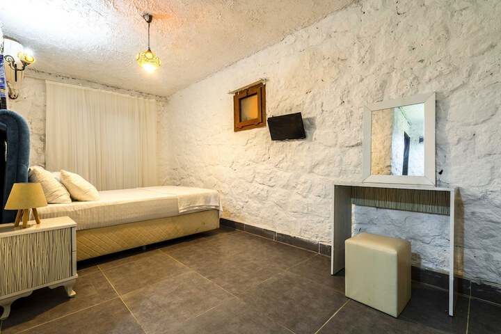 Room 21 of 103