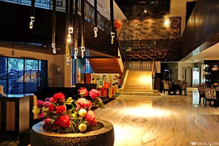 Hotel Lobby