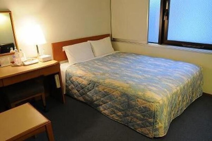 Room 12 of 50