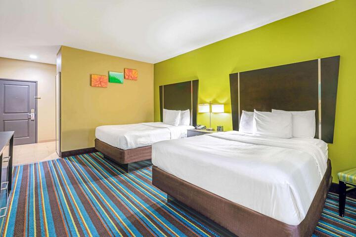 2 Queen Beds Accessible (9 of 13)