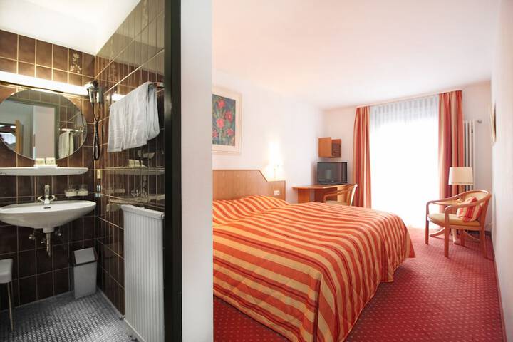 Room 3 of 70