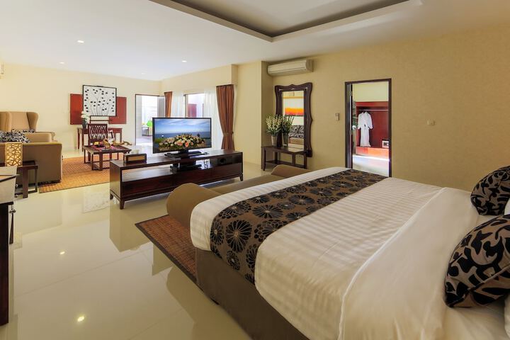 Room 8 of 114