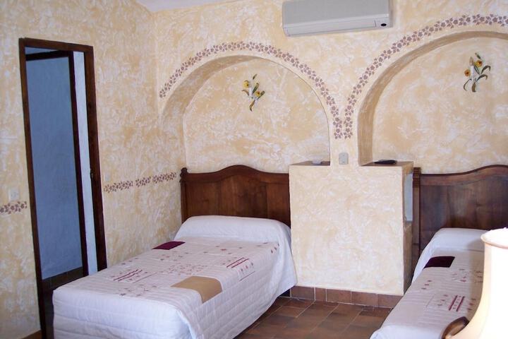Room 15 of 50