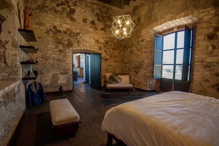 Room 3 of 169
