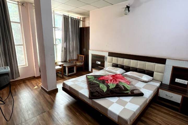 Room 3 of 10