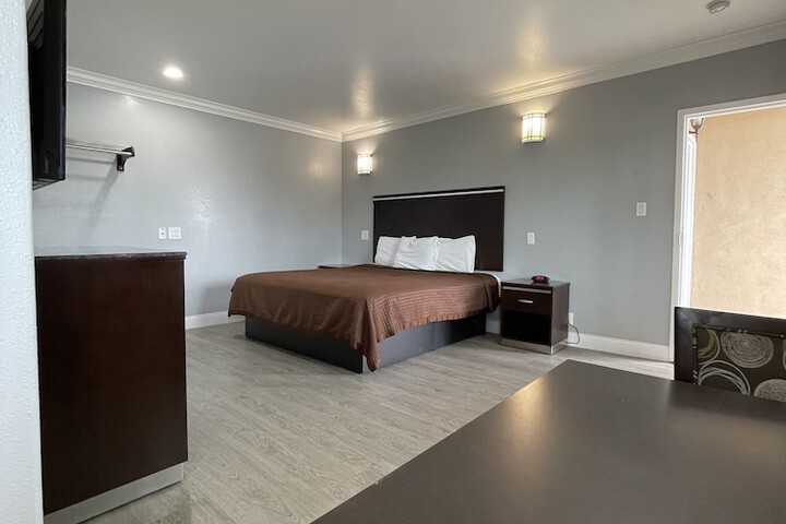 Standard | King Bed (14 of 18)