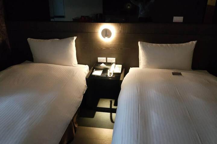 Room 18 of 65