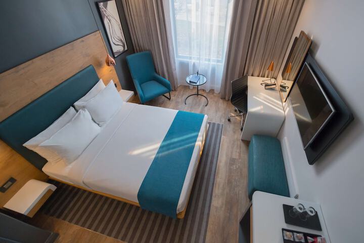 Room 6 of 48