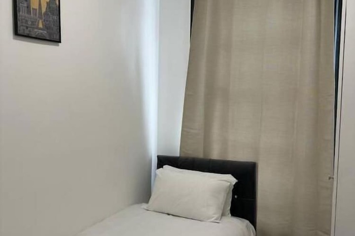 Room 9 of 27