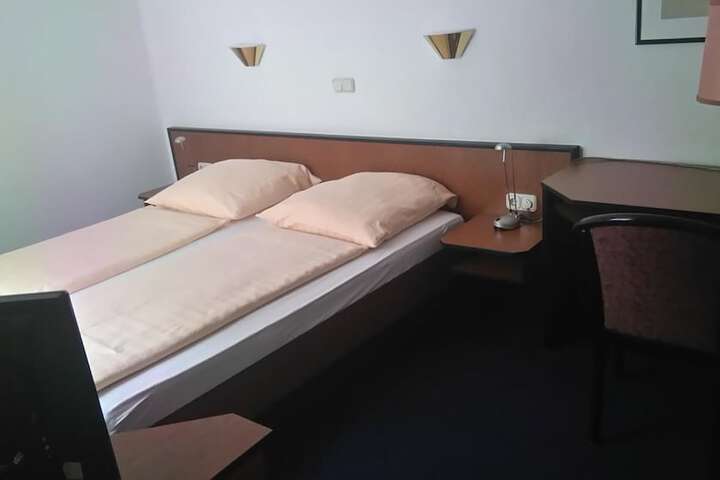 Room 15 of 38