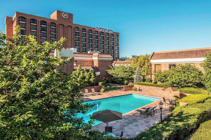 Hotel with Pool