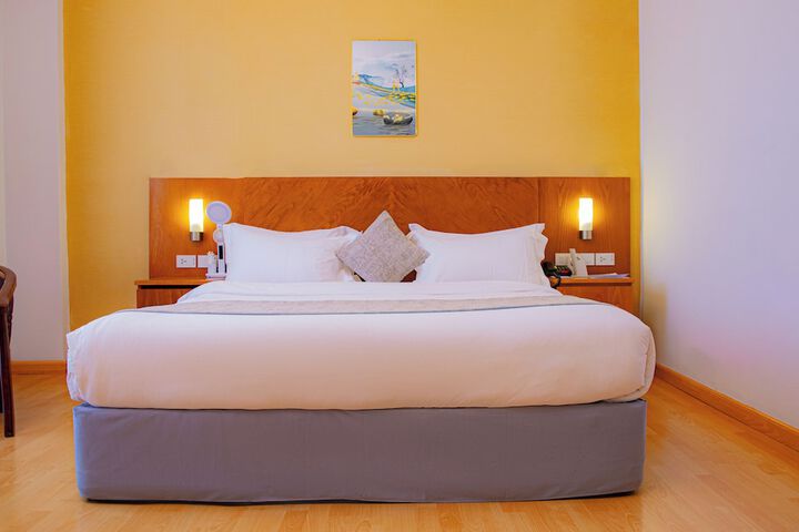 Room 4 of 18