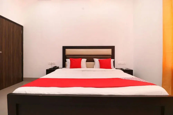 Room 7 of 13