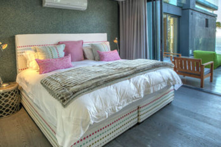 Room 33 of 74