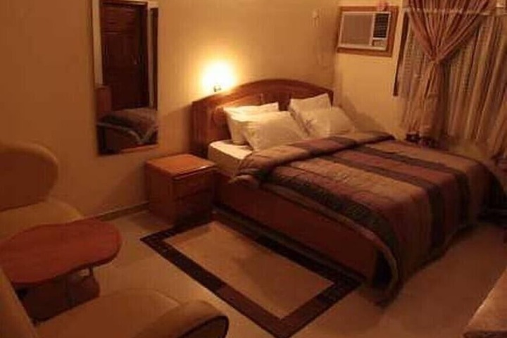 Room 3 of 11