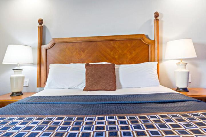 Signature King Bed (1 of 12)