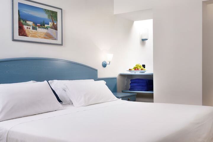 Room 3 of 31