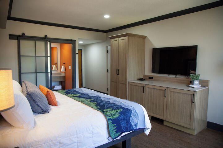 Room 5 of 33