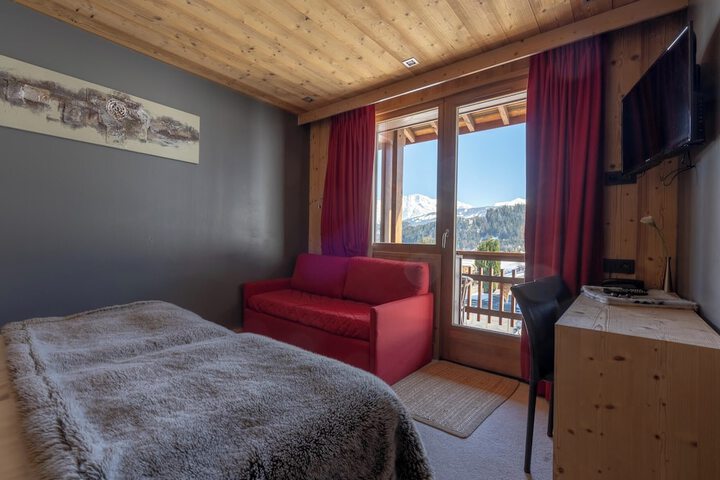 Room 4 of 48