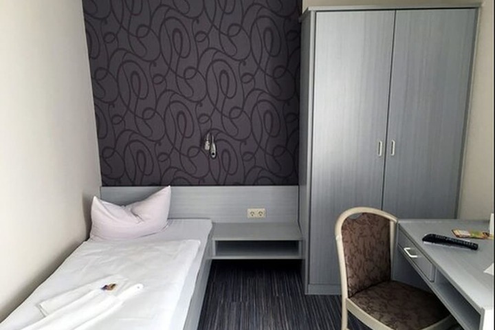 Room 3 of 23