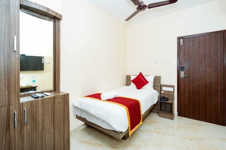 Room 10 of 14
