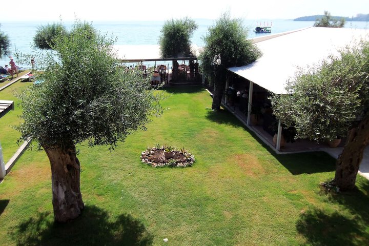Hotel Exterior 26 of 37