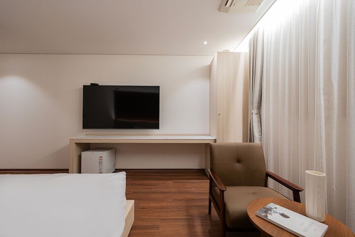 Room 6 of 104