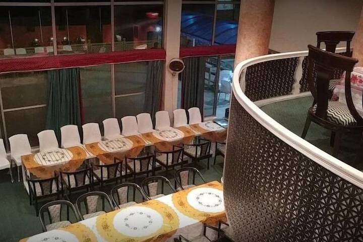 Dining 9 of 18