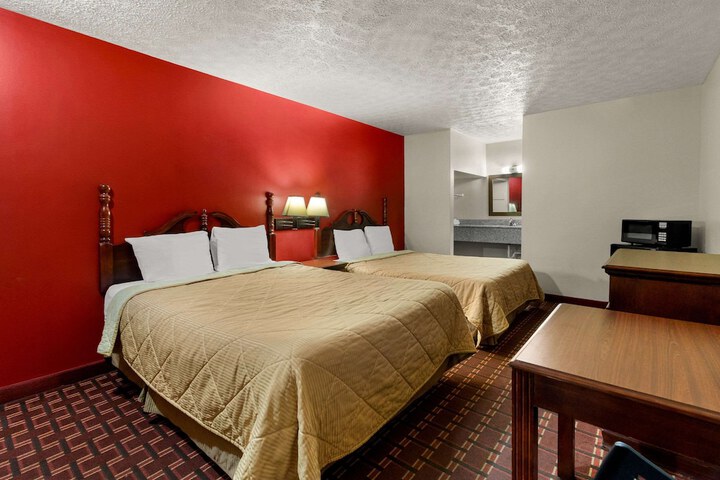 2 Queen Beds (6 of 7)
